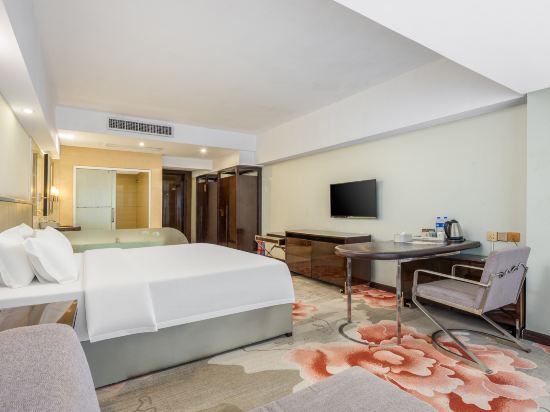 Clayton Hotel Room Type - Chinese Deluxe King Room