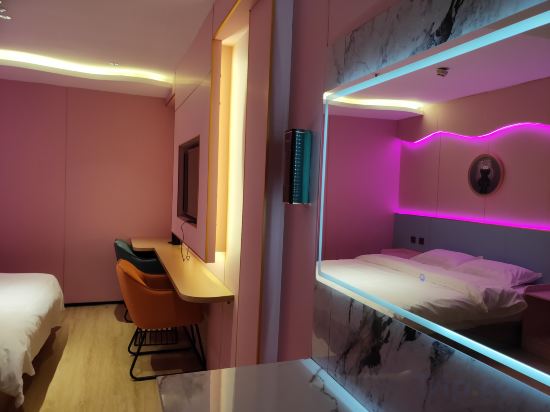 Dongxiangting Hotel (New China International Exhibition Center Capital Airport Branch Beijing) Room Type - Couple's Double Bed Room with Smart Controls and Air Memory Foam Mattress