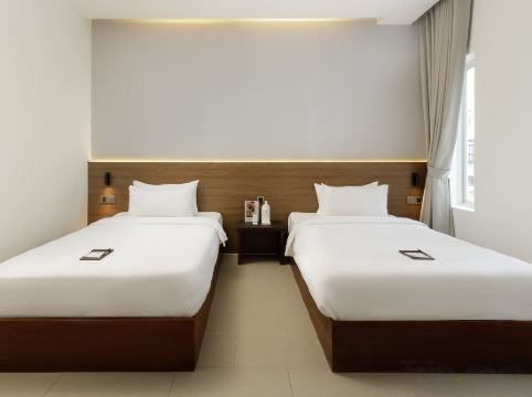 WH Hotel 310 Room Type - Superior Twin Beds With City View