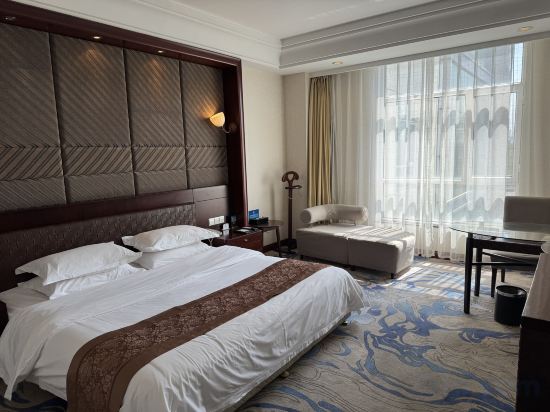 King & Queen Garden Hotel Room Type - Business Queen Room
