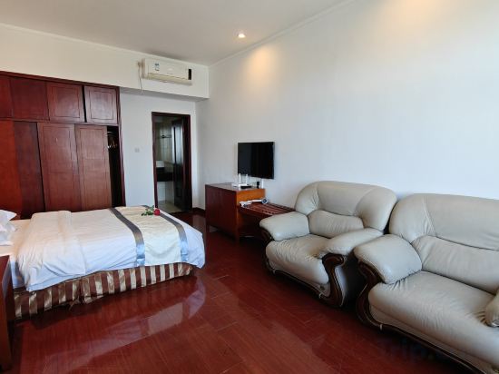 Huguang Holiday Hotel Room Type - Deluxe Suite - Lake-View