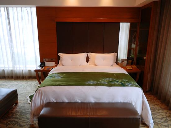 Sovereign Hotel Zhanjiang Room Type - Deluxe Business Room (Double Bed)