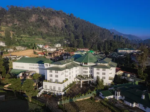 阿拉利亞綠野仙居飯店