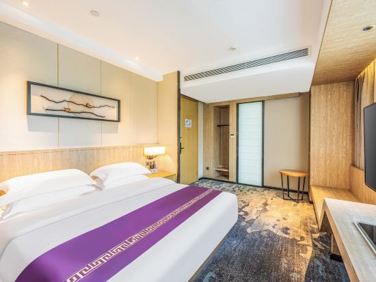 Puhua Hotel Room Type - Privilege Queen Room