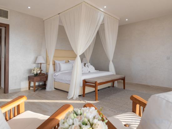 Regency Sealine Camp - Tap to explore photos