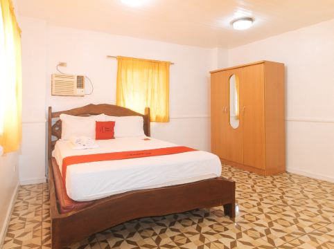 RedDoorz @ Moss Hotel Guevarra Dasmarinas Room Type - RedDoorz Deluxe Room