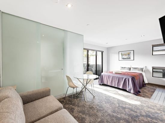 Melbourne ViVo Room Type - Deluxe Studio With Balcony – (Stairs Required)
