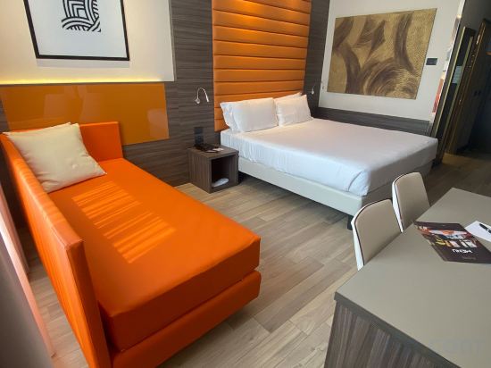 iH Hotels Milano Lorenteggio - Tap to explore photos