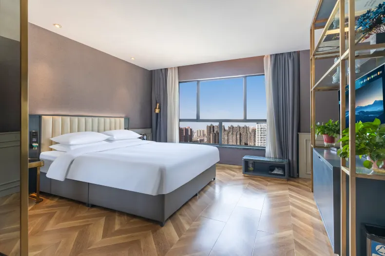 Kunlun Leju Selected Hotel (Zhengzhou East Railway Station Greenland New Metropolis)