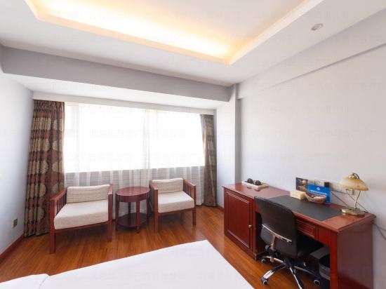 Golden Oasis Hotel Room Type - Selected Business Room (2 beds)
