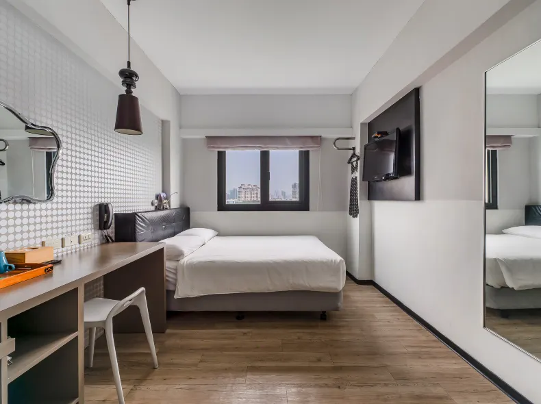 CHECK inn Express Kaohsiung Love River