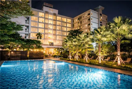 Sunday Platinum Suites