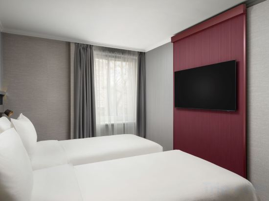Hotel Erzsébet City Center Budapest, a member of Radisson Individuals - Tap to explore photos