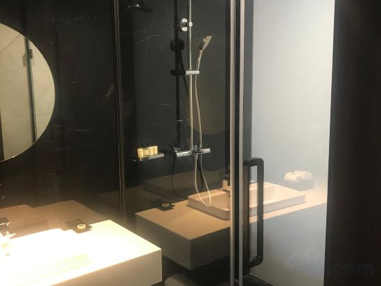 CATHAY VIEW CLUB  HOTEL Room Type - Deluxe Double Room