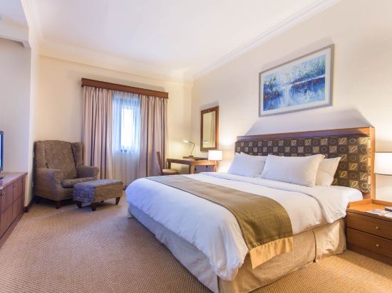 Holiday Inn Resort Batam Room Type - 4 Bedroom Suite 1 King 2 Queen 2 Single Holiday Inn Resort Batam Room Type - 4 Bedroom Suite 1 King 2 Queen 2 Single