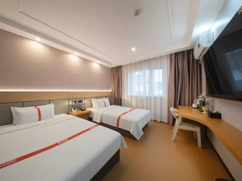 Shell Hotel (Shanghai Oriental Pearl & Century Avenue subway station)