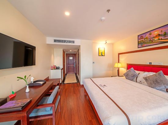 Poulo Wai Hotel, Trademark Collection by Wyndham Room Type - Landmark King Room with Balcony