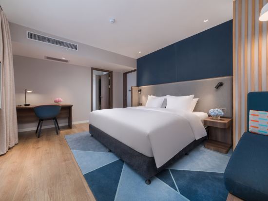 Holiday Inn Express Beijing Shijingshan Lakeview - Tap to explore photos