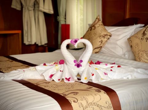 Lodge Moni Essara Kampot Room Type - Deluxe King Bungalow