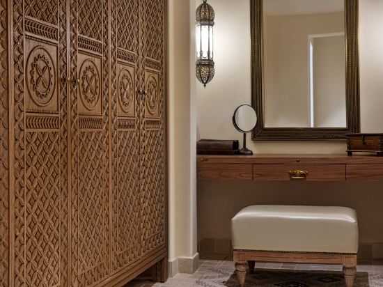 Al Wathba, a Luxury Collection Desert Resort & Spa, Abu Dhabi - Tap to explore photos