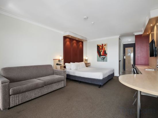 Metro Hotel Perth - Tap to explore photos