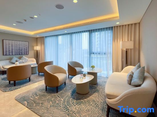 bnbme | Luxury Apt | Pool w/ Burj Khalifa Views