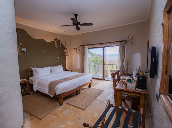 Barahi Jungle Lodge Room Type - Deluxe Room Barahi Jungle Lodge Room Type - Deluxe Room