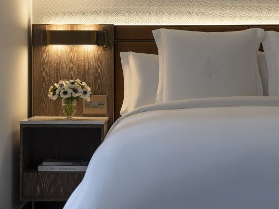 Four Seasons Hotel Houston Room Type - Deluxe Room, 1 King Bed