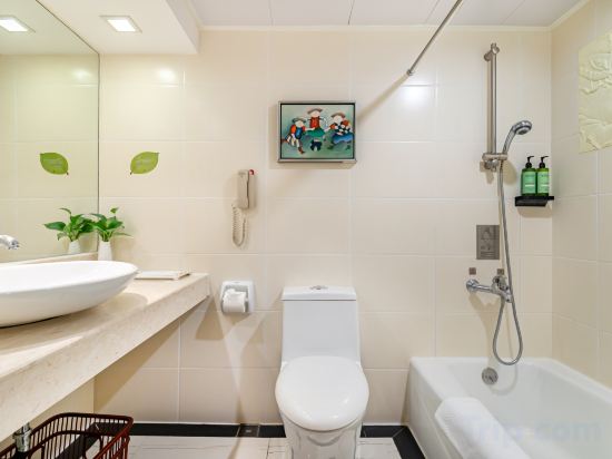 Canton Hotel Guangzhou, Tapestry Collection by Hilton Room Type - Premium Room, 1 King Bed