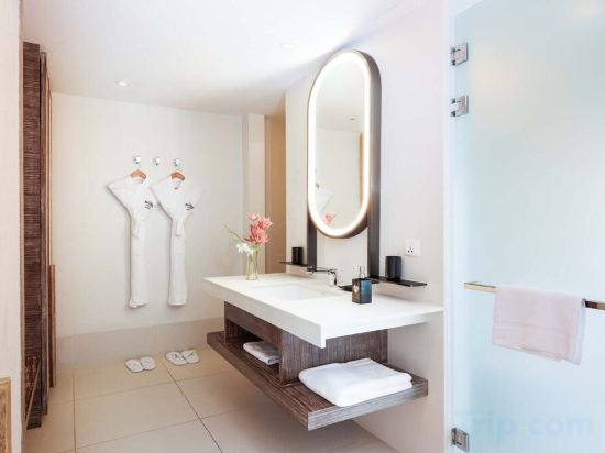 Hard Rock Hotel Maldives - Tap to explore photos