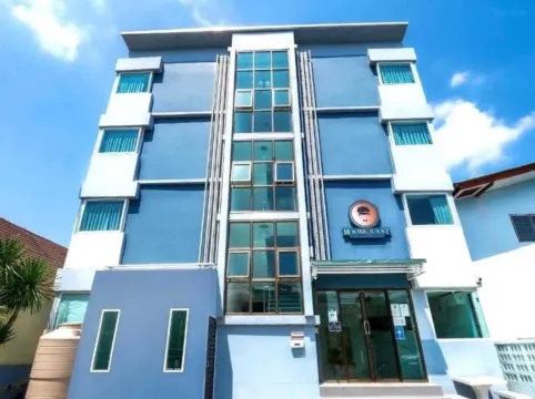 RQ Suvarnabhumi Airport by Collection O