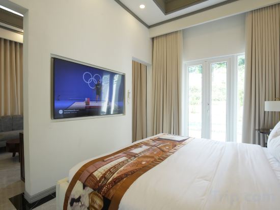 Rancho Bernardo Luxury Villas and Resort Room Type - Trianon Queen Boutique Villa Rancho Bernardo Luxury Villas and Resort Room Type - Trianon Queen Boutique Villa