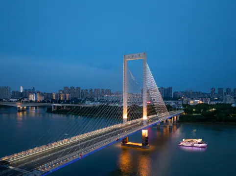 UFUN Plus Scenic Hotel (Nanning Nanhu Park Zhongshan Road)