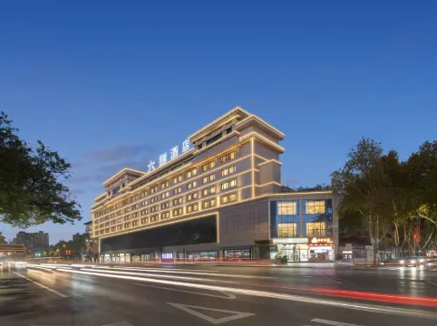 Liubai Business Hotel (Bell Tower Hui People Street)