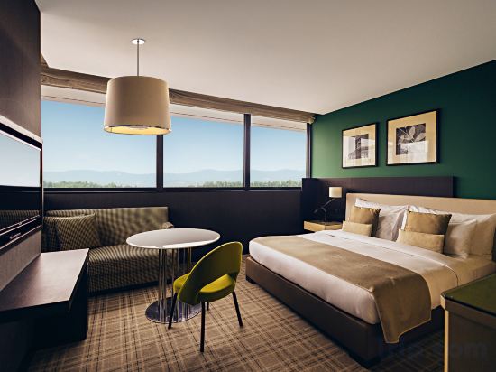 Crowne Plaza GENEVA - Tap to explore photos