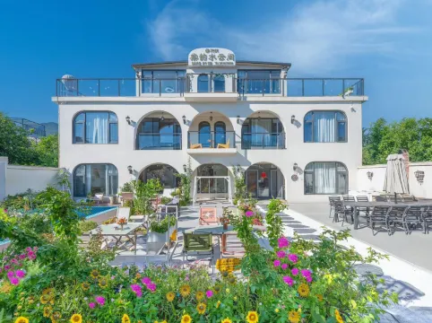 Floral Hotel·Tangyun Shuiyunjian Tangquan Hotel