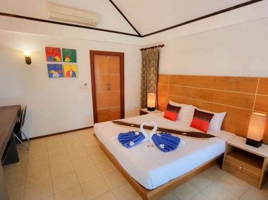 Golden Bay Cottage Room Type - Suite with Sea View