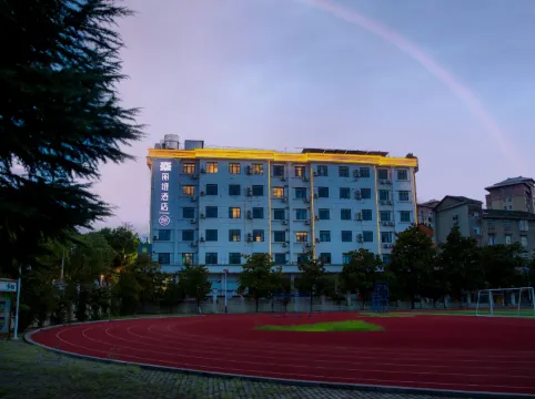 Ease Hotel Fun (Dangyang Changbanpo Yas Plaza)