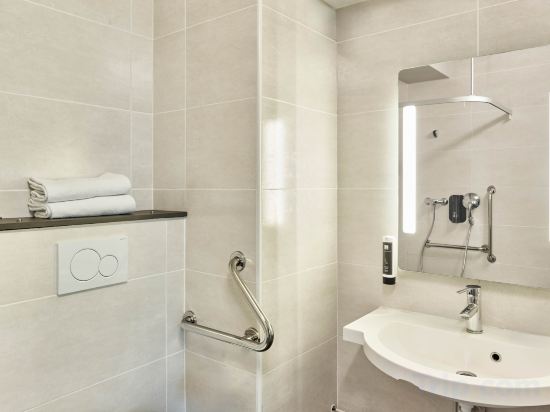 B&B HOTEL Paris Est Bobigny - Tap to explore photos