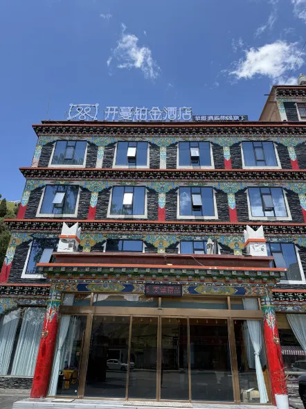 Kaiman Platinum Hotel (Xinduqiao Gongga Snow Mountain Viewpoint Branch)