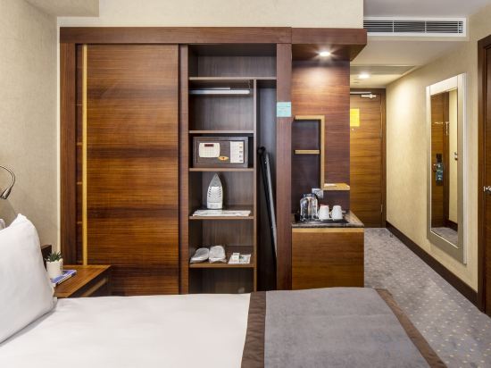 Holiday Inn Sisli Room Type - Standard King Room - Smoking Holiday Inn Sisli Room Type - Standard King Room - Smoking