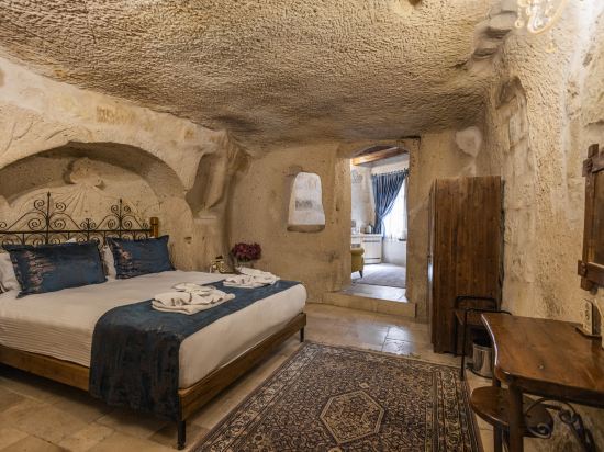 The Dorm Cave By Travellers Room Type - Deluxe Double Room