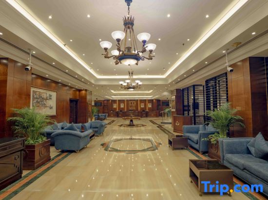 Luxe Grand Hotel