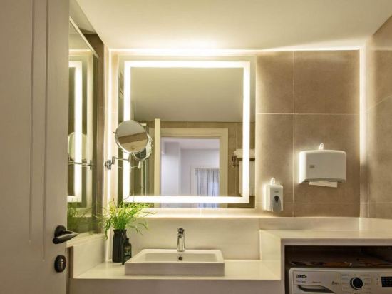 Parkside Boutique Serviced Apartments - Tap to explore photos