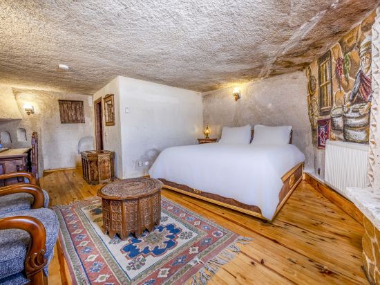Ascension Cave Suites - Special Class Room Type - Queen Room with Balcony