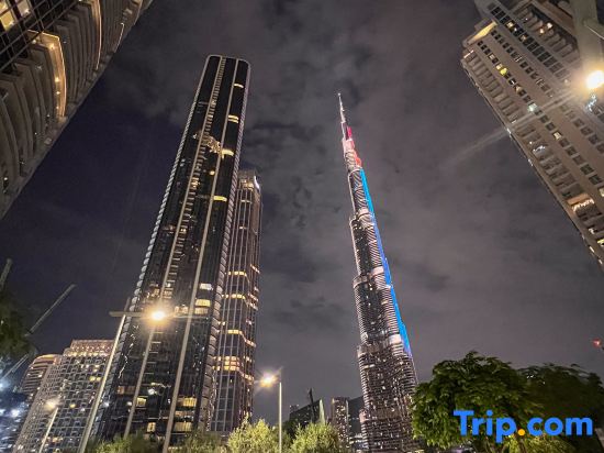 Sky-High Burj Khalifa and Fountain Views