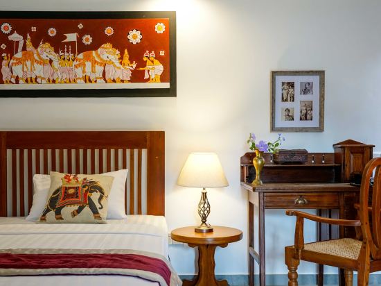 Atelier Kandy - Boutique Art Hotel & Gallery - Tap to explore photos