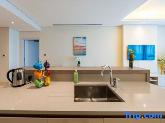 Spacious beachfront 2 bedroom apartment - The 8