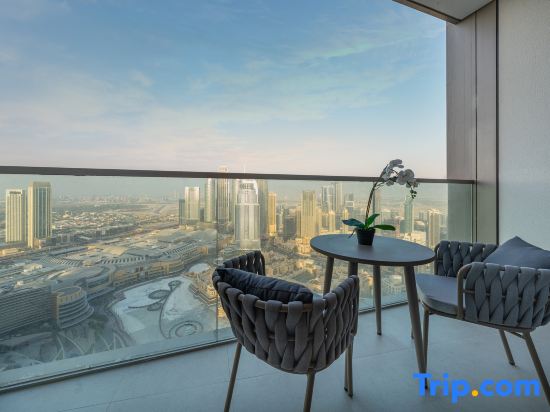 Sky-High Burj Khalifa and Fountain Views