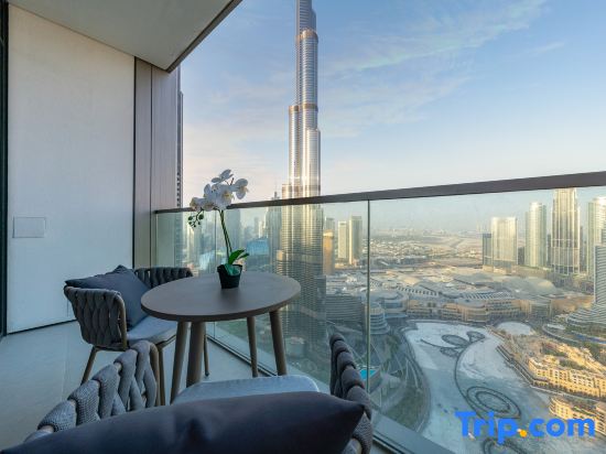 Sky-High Burj Khalifa and Fountain Views